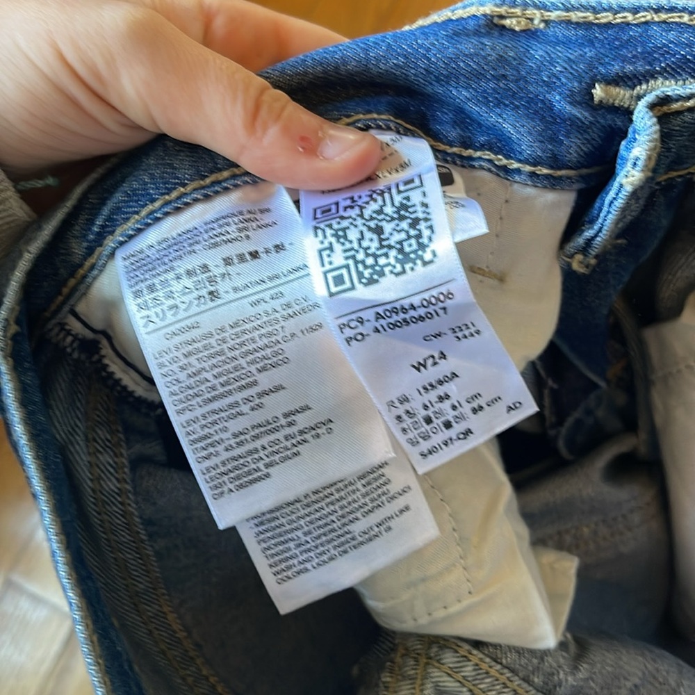 Levi’s NWT Low Pro Straight Leg Mid Rise Sz 24 - Picture 7 of 7